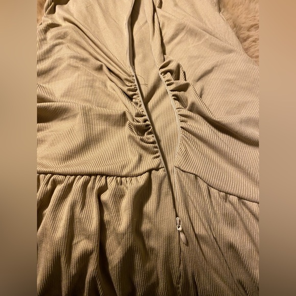 Round Neckline Solid Pleated Jumpsuit BNWT - Picture 9 of 11